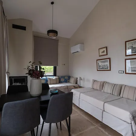 Blue Crystal View Aparthotel