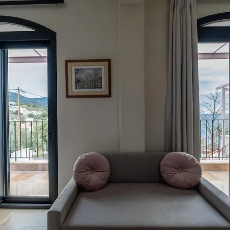 Blue Crystal View Aparthotel 4*