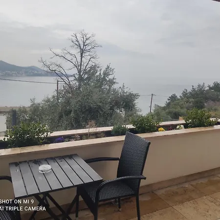 Blue Crystal View Aparthotel