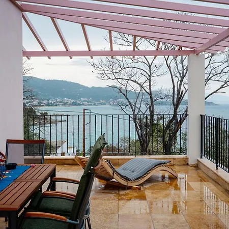 Blue Crystal View Appart hôtel 4*